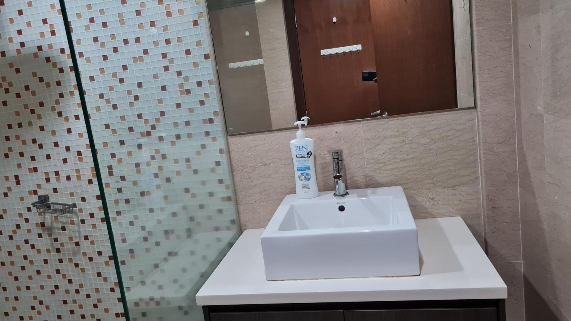 Hostel At Regalia Sky Pool クアラルンプール エクステリア 写真
