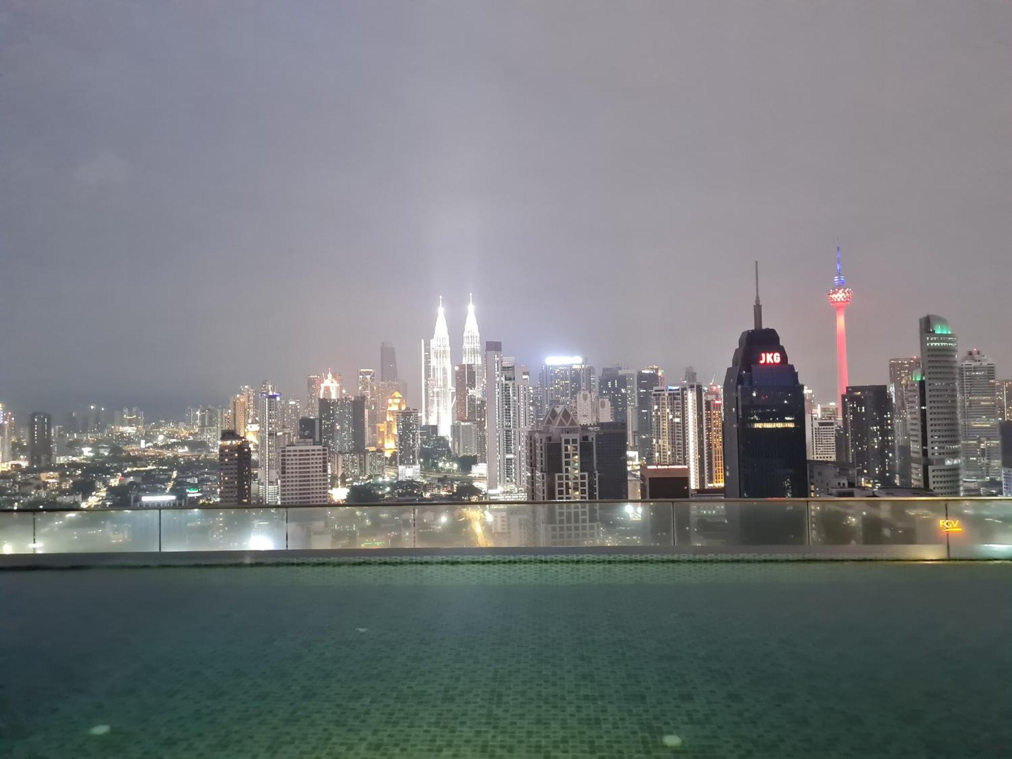 Hostel At Regalia Sky Pool クアラルンプール エクステリア 写真
